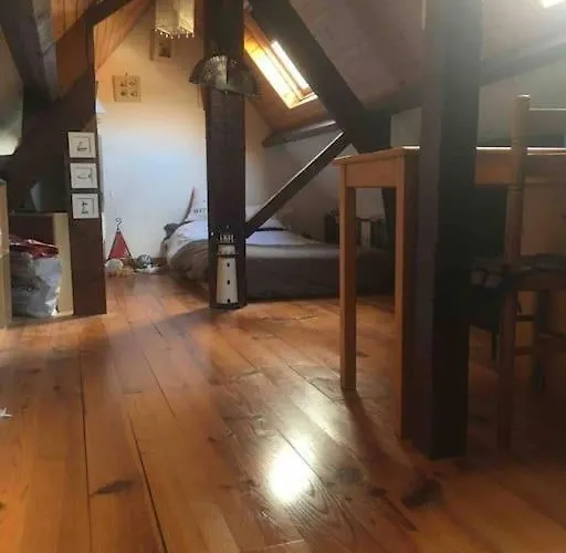 Maison Individuelle Avec Courette Et Vue Sur *