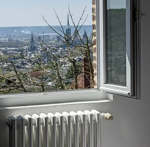Maison Individuelle Avec Courette Et Vue Sur Сasa de vacaciones Ruan