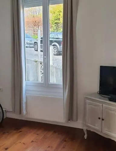 Maison Individuelle Avec Courette Et Vue Sur *